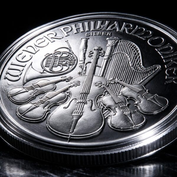 Makro detalu instrumentów na monecie Wiedeński Filharmonik 1 oz srebro Ag 999