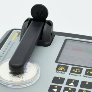 Test monety przy użyciu PMV Investor – zbliżenie na sensor i panel sterowania