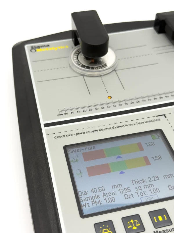 Test monety na Sigma Metalytics PMV PRO – zbliżenie sensora | KupSZTABKI Kraków
